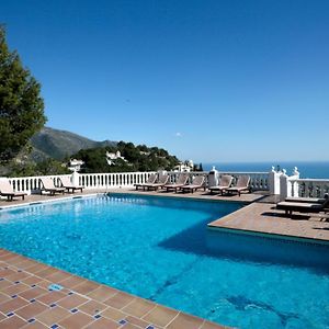 Classic One-Bedroom Apartment Partial Sea View Terrace
